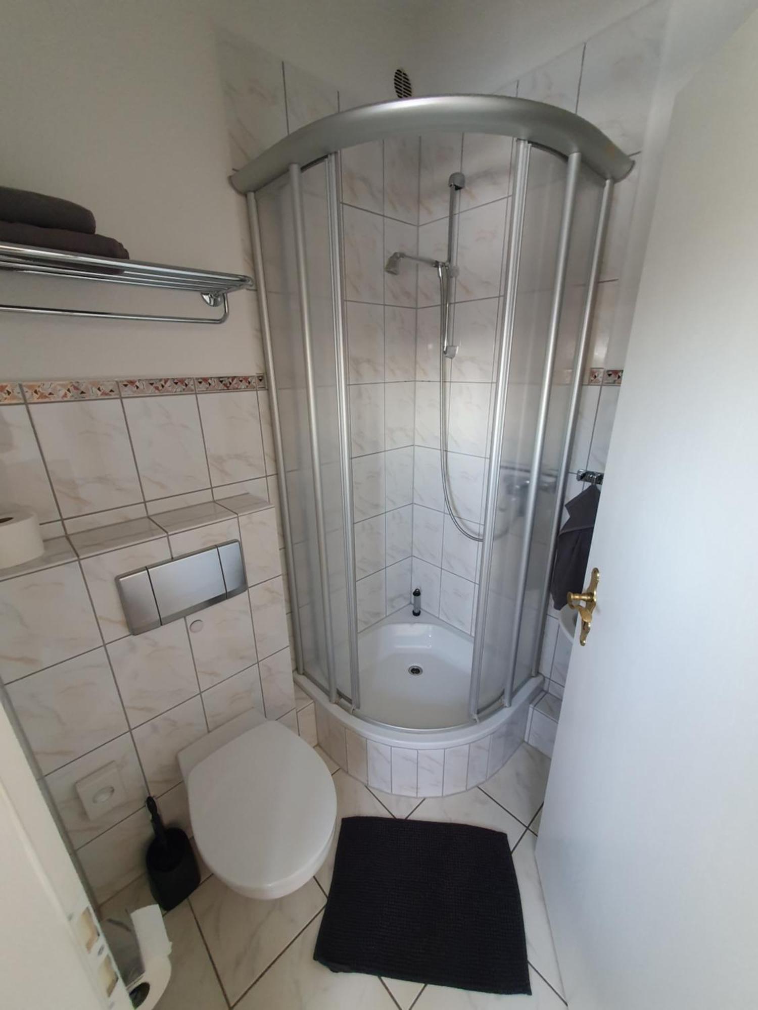Neumuehler Hof- Ferienwohnung "Thomas" 3 Zimmer,3 Baeder Mit Dusche, Kostenfreie Parkplaetze Vor Dem Haus Schwerin  Zewnętrze zdjęcie